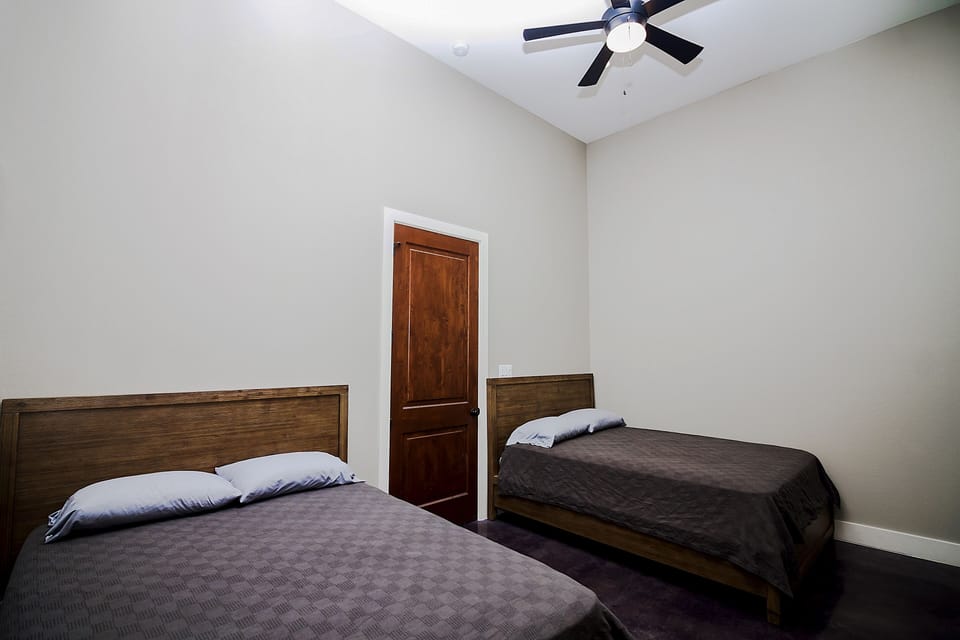 4 bedrooms, WiFi, bed sheets