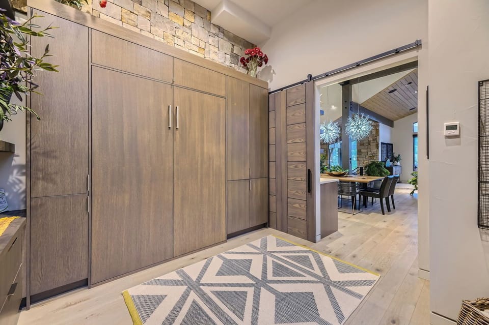 Bonus room with queen Murphy bed