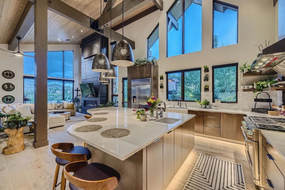 Kitchen / Dining seats 8