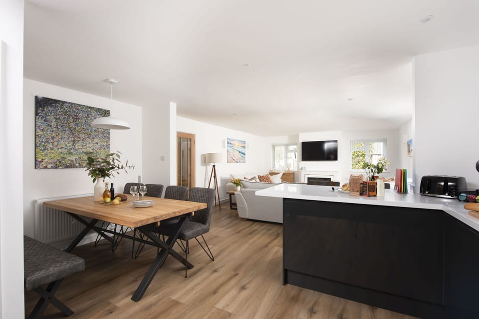 Sociable open plan kitchen, lounge and dining room - Tre Lowen