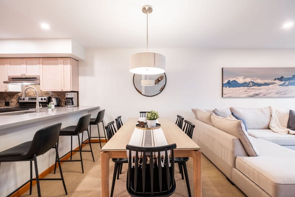 Dining area: Seats six people