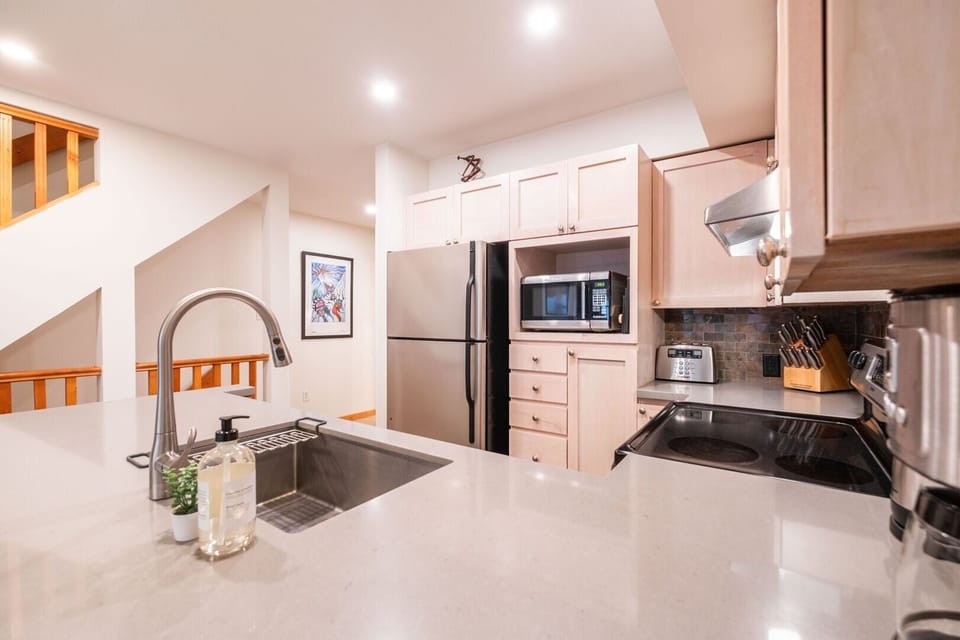 Full kitchen: Breakfast bar