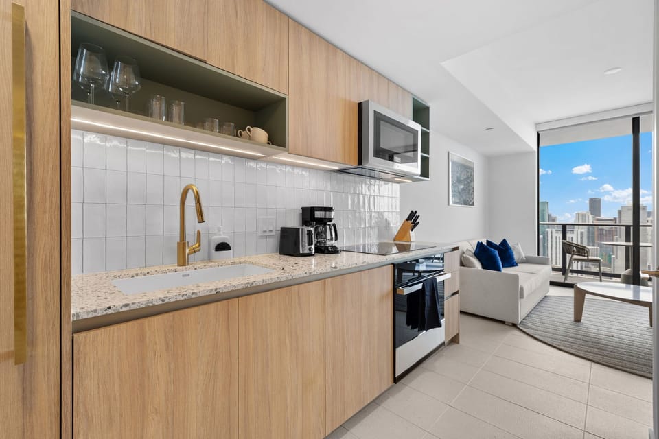 This kitchen offers a blend of contemporary design and user-friendly functionality. With its stylish finishes and state-of-the-art appliances.