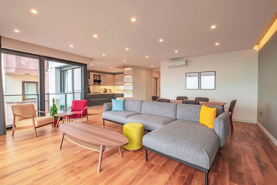 Living room & Kitchen