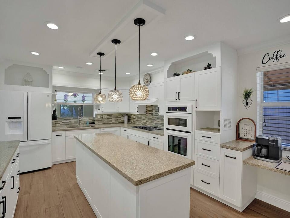 Full kitchen with all utensils and cooking essentials needed.