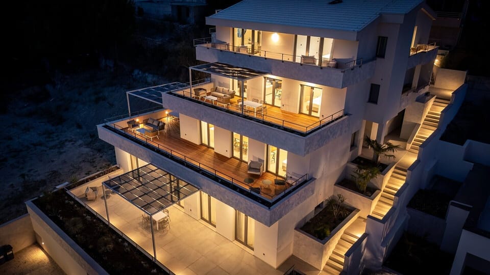 Stunning 11-bedroom luxury villa just 200 meters from the pristine sandy beach