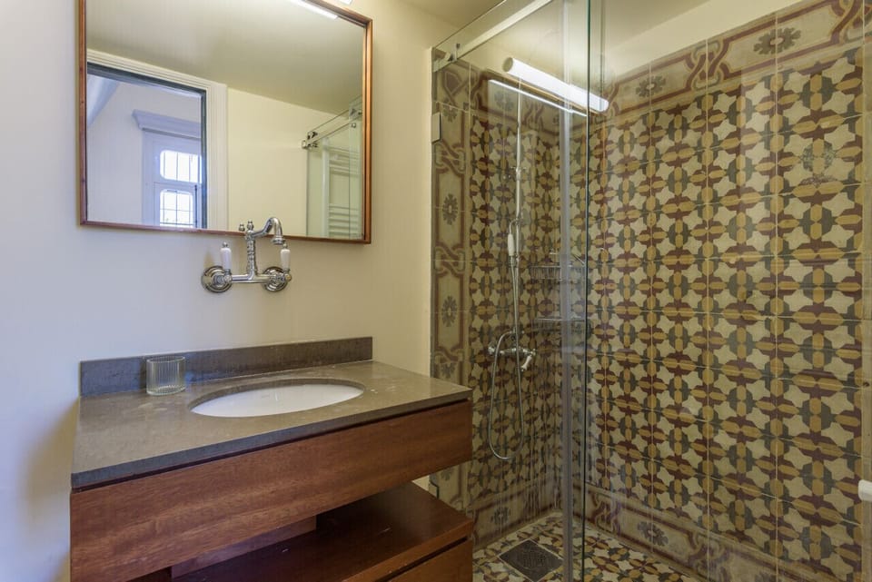 Full Bathroom - The Twin Room