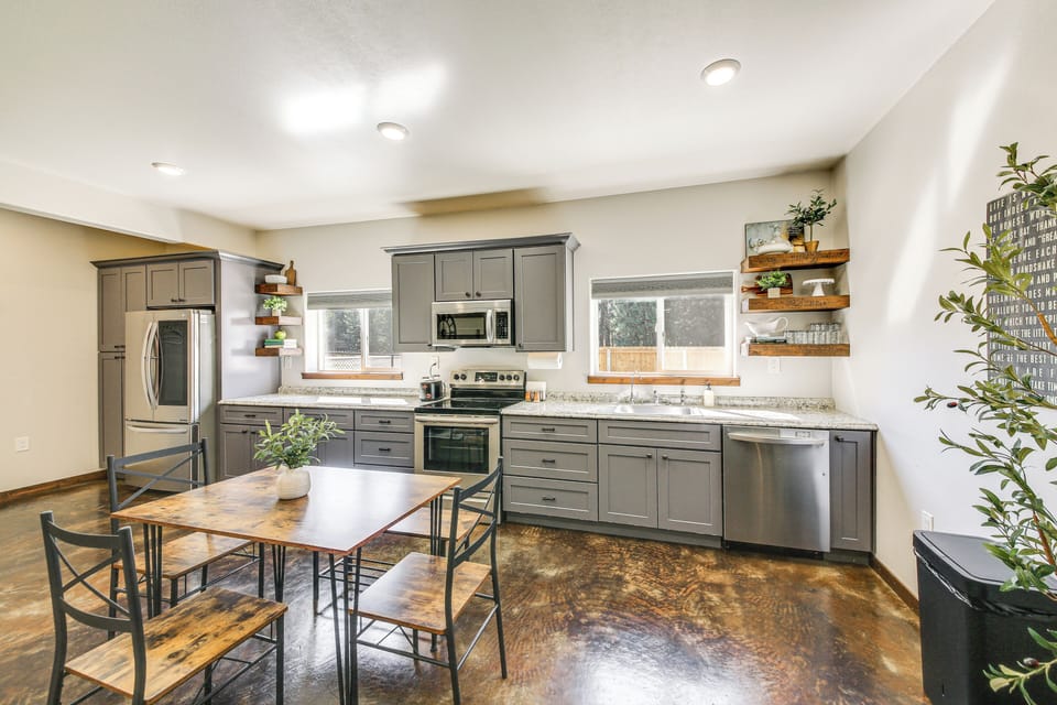 Dining Area | Dishware/Flatware | Trash Bags/Paper Towels