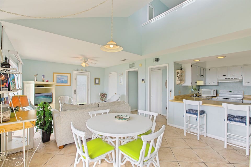 19-Sea-Cabins-1B-Dining-Alt