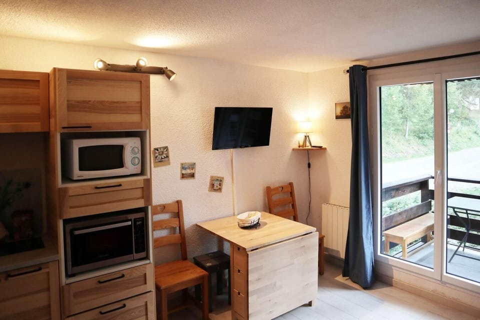 Fridge, microwave, oven