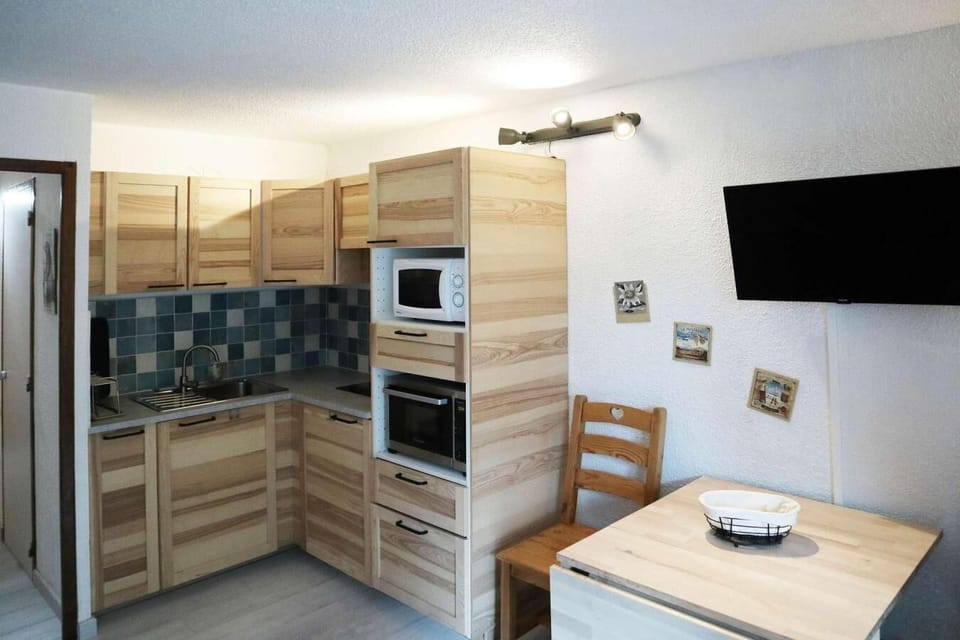 Fridge, microwave, oven
