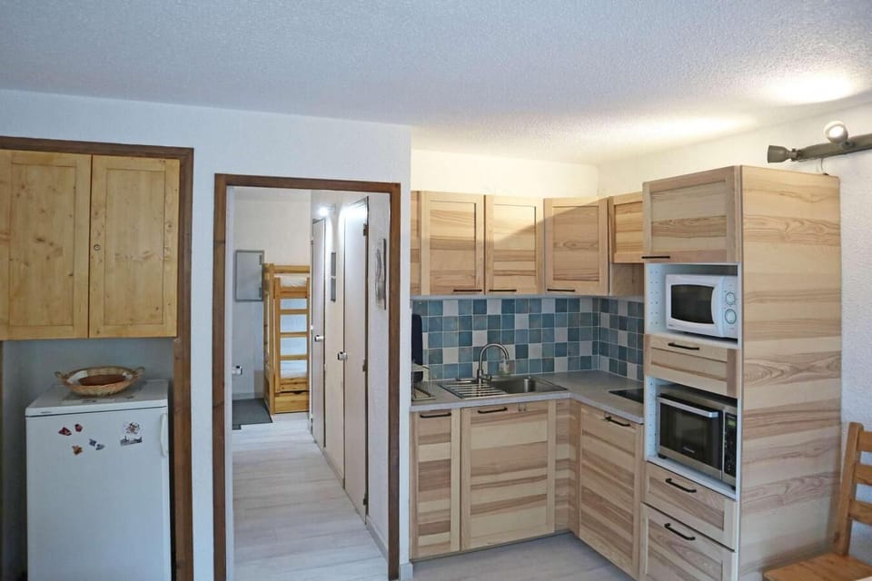 Fridge, microwave, oven