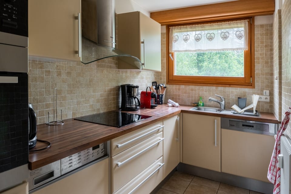 Fridge, microwave, oven, dishwasher