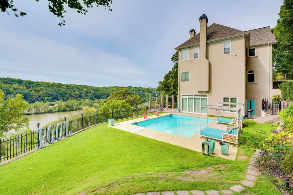 Roswell Vacation Rental | 1BR | 1BA | 1,000 Sq Ft | Stairs Required