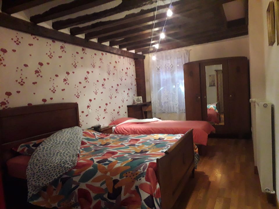 1 bedroom, bed sheets