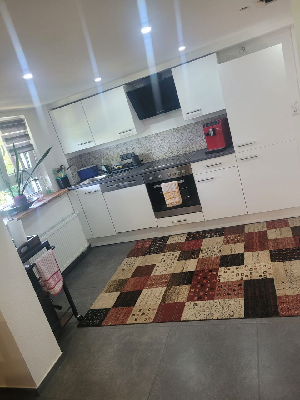 Fridge, stovetop, dishwasher, coffee/tea maker