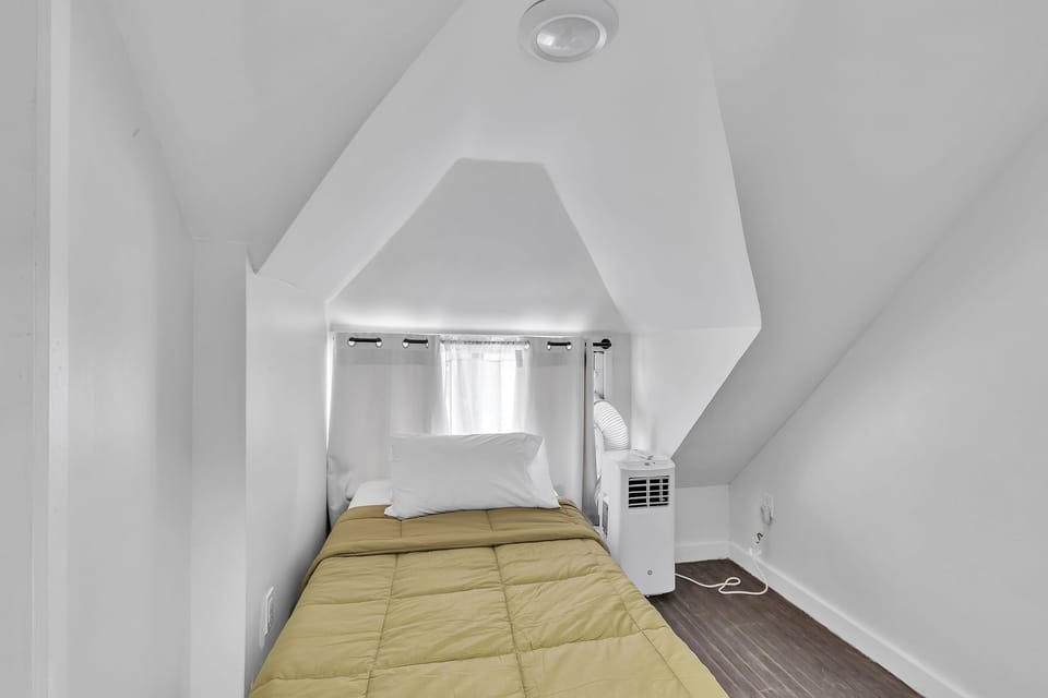 5 bedrooms, WiFi, bed sheets
