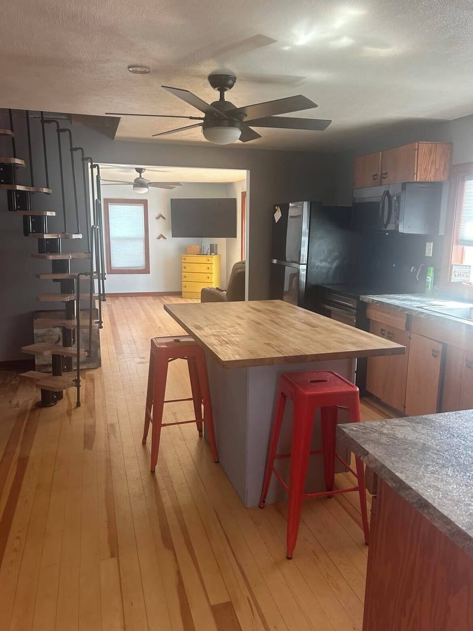 Kitchen has new appliances, all utensils, crockpot, regular coffee maker, keurig