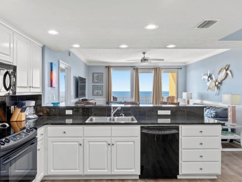 Large, well-equipped kitchen