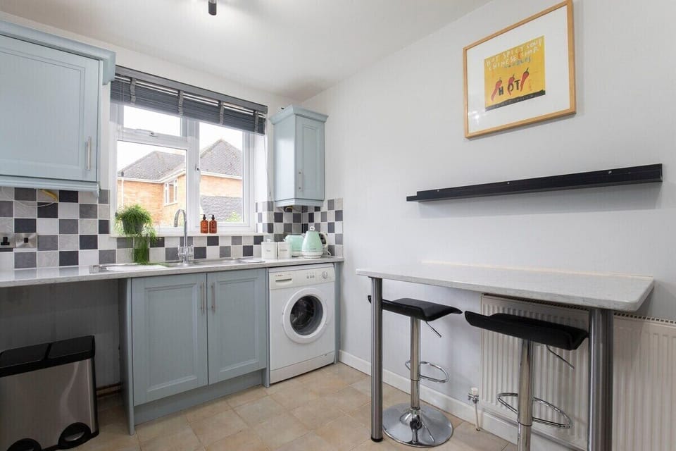 kitchen with breakfast bar