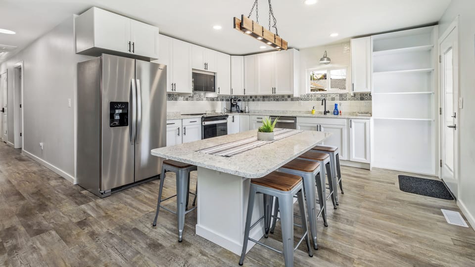 Imagine cooking and eating in here!