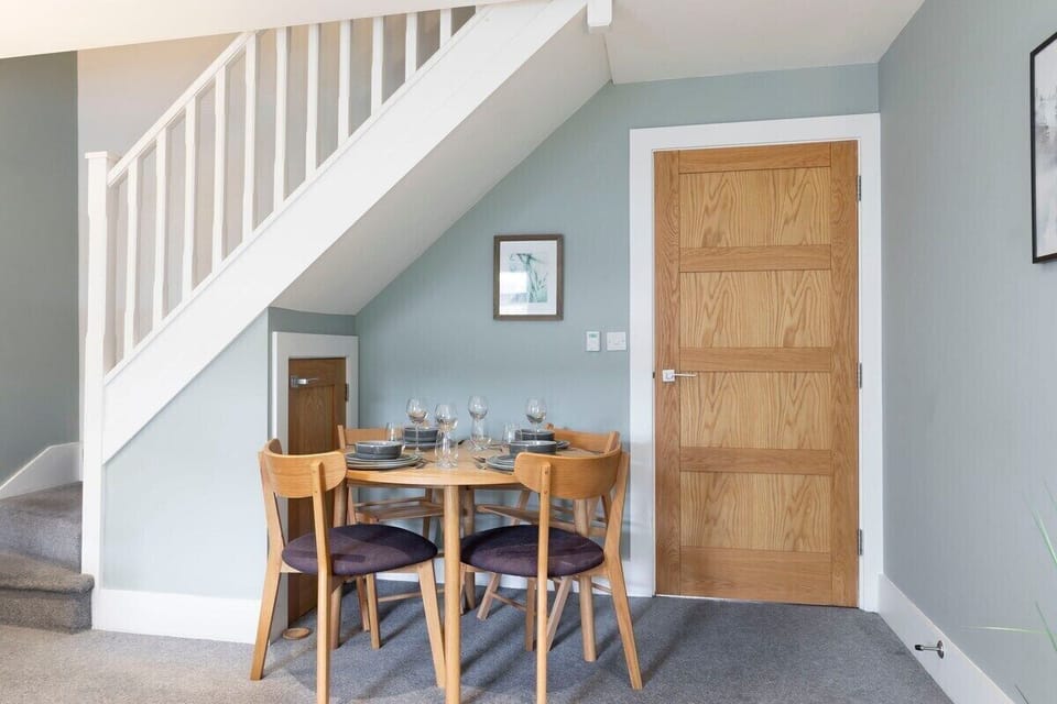 Dining table for 4 at 23 Station Street