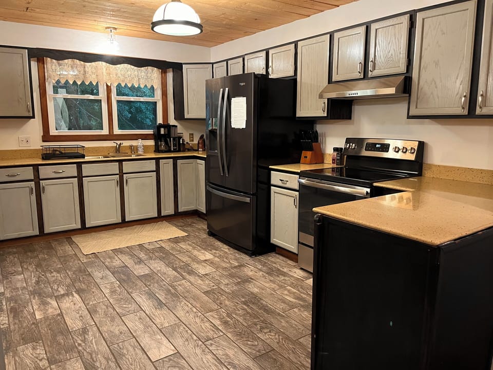 fully equipped, modern kitchen