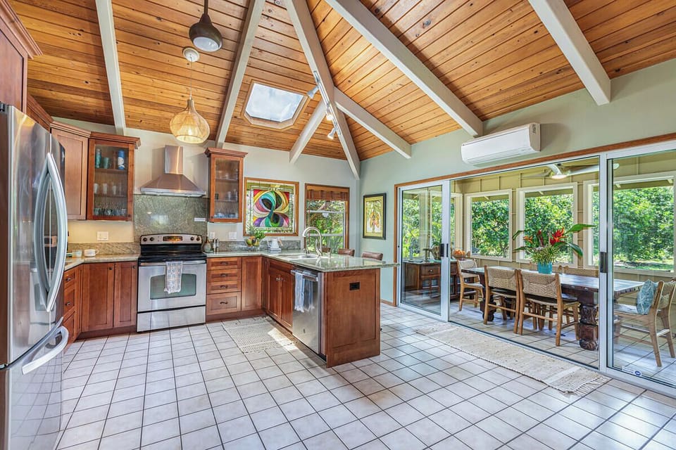 Kitchen with screened in dinning patio