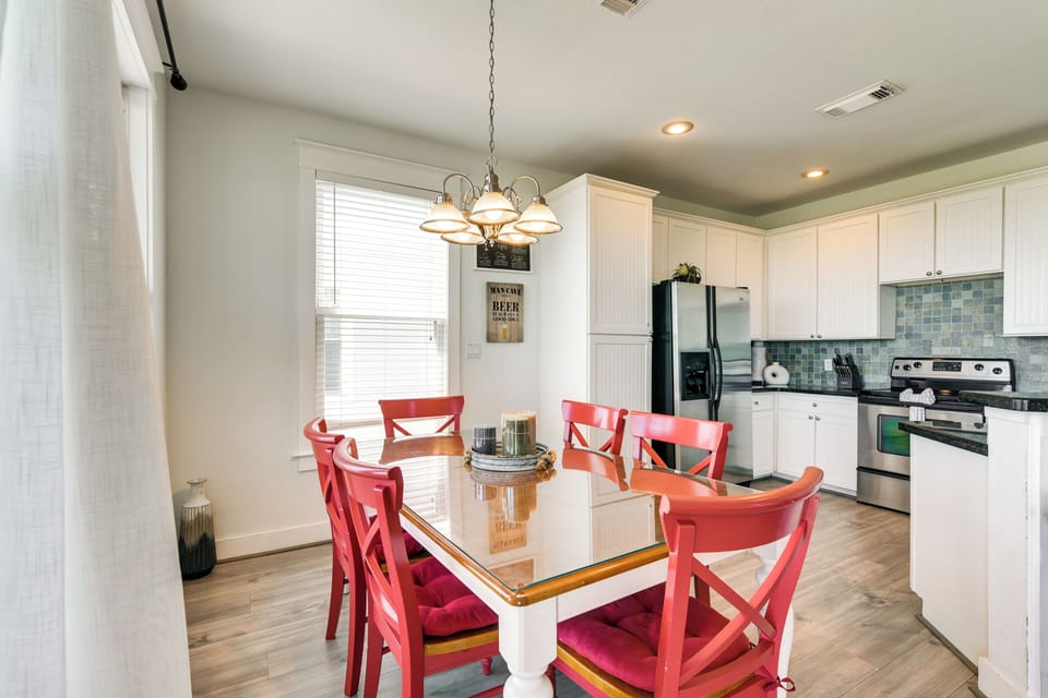 Dining Area | 1st Floor | Dishware & Flatware Provided