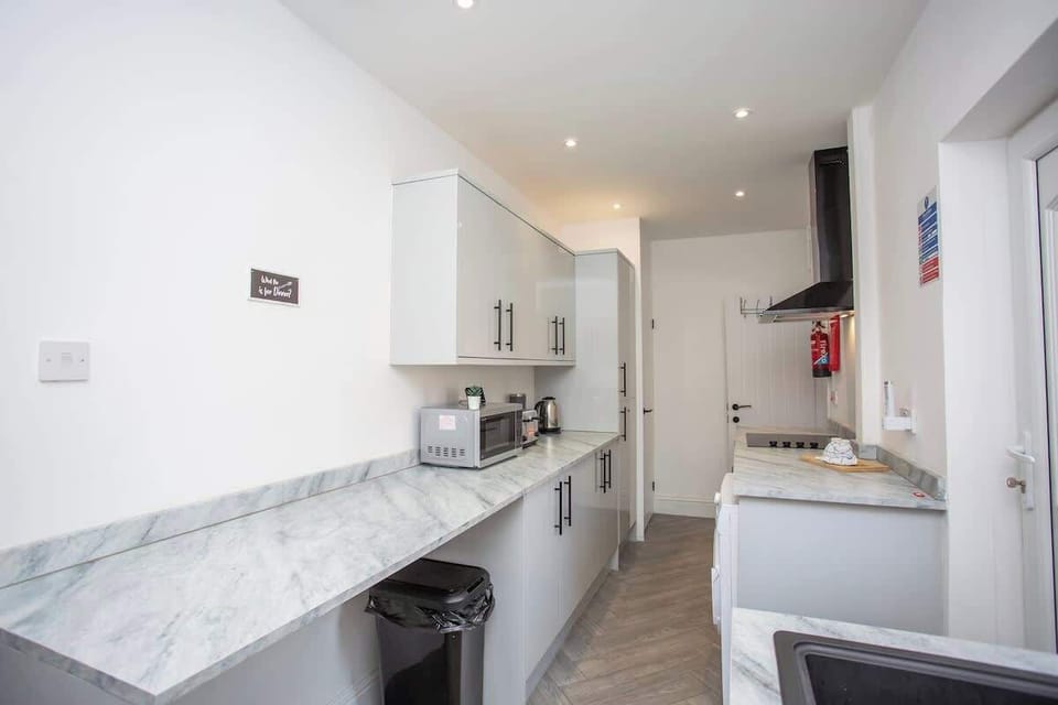 Step into this stylish kitchen, designed for both functionality and aesthetics. The space features a beautiful marble countertop, providing ample room for meal prep and dining.