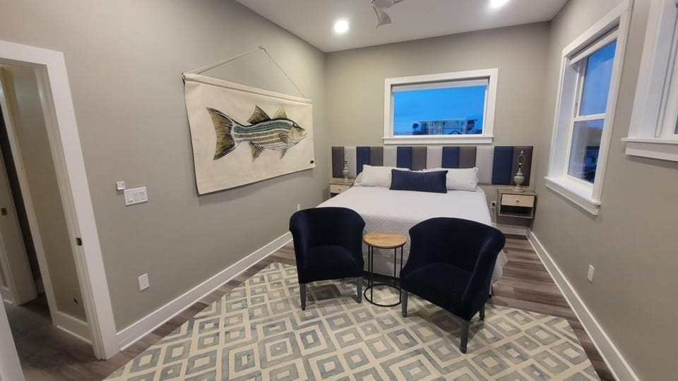 Top Floor  Master Suite King (1)