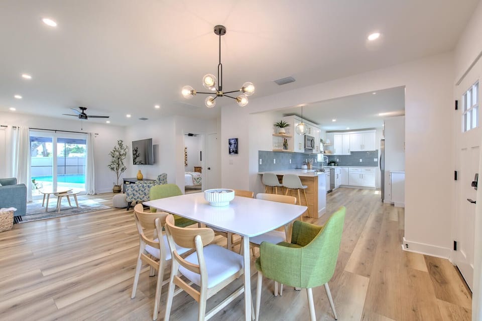 5-Star Review from Chelsea
"The home was lovely for a last-minute family vacation. We have stayed at many homes through Airbnb and found this home to be one of the most well equipped."