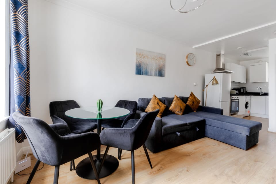 Living Room / Lounge