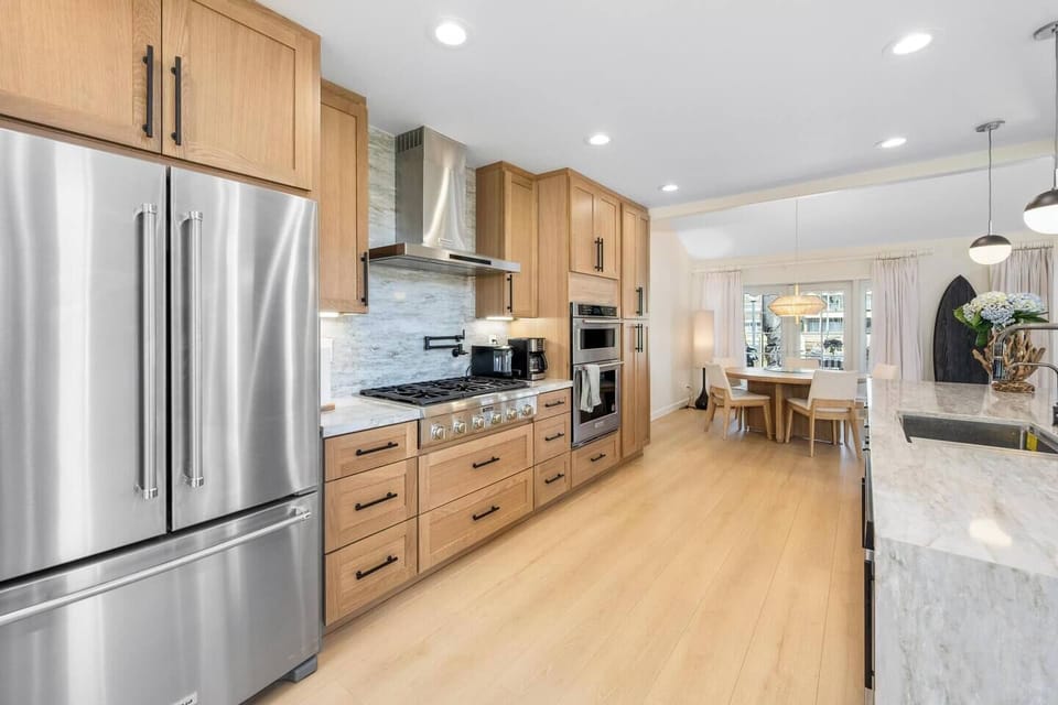 Great kitchen to cook or talk