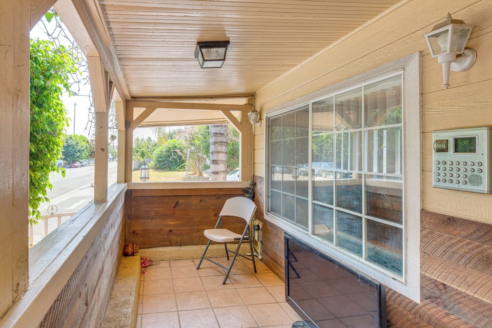 Private Porch | Self Check-In | 11 Mi to Downtown Los Angeles