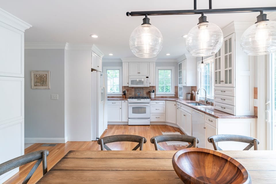 Fully equipped kitchen makes cooking easy (1)