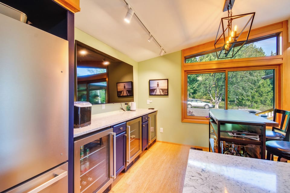 Dedicated Bar Area | Smart TV | 3 Beverage Fridges | Ice Maker | Main Level