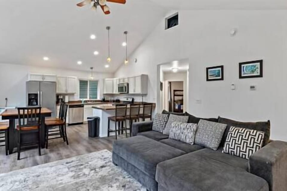 Spacious Upstairs Living Room (3)