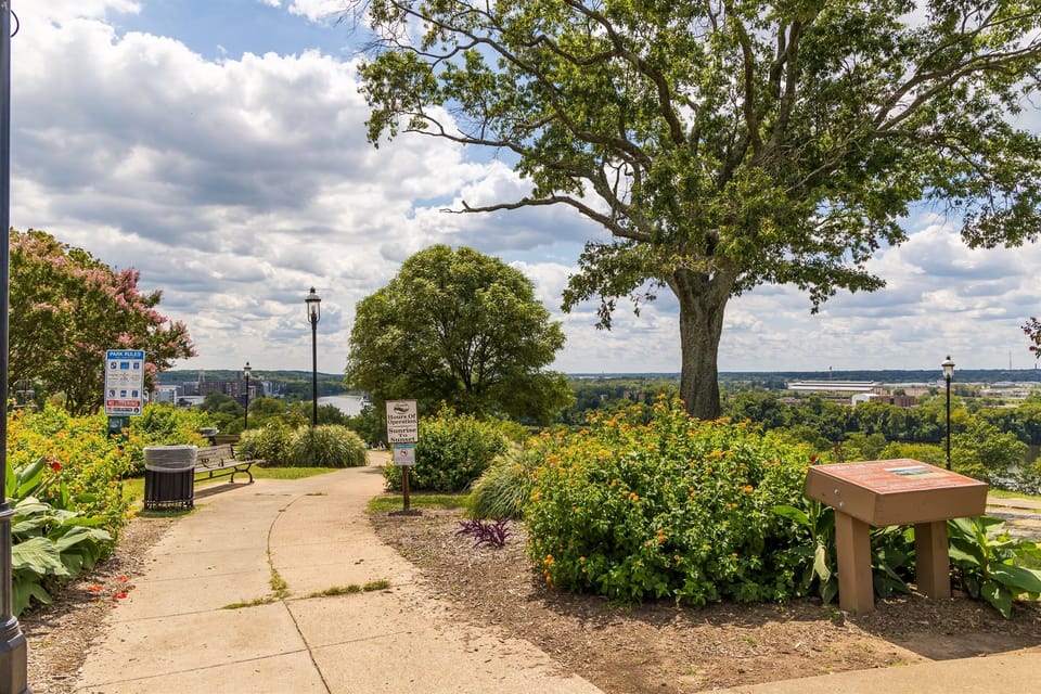 The convenience of one of the most beautiful parks and scenic views in all of Richmond