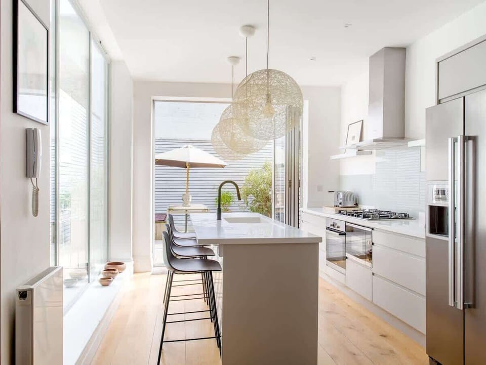 Fully equipped kitchen With modern appliances, Bosh oven and microwave. 