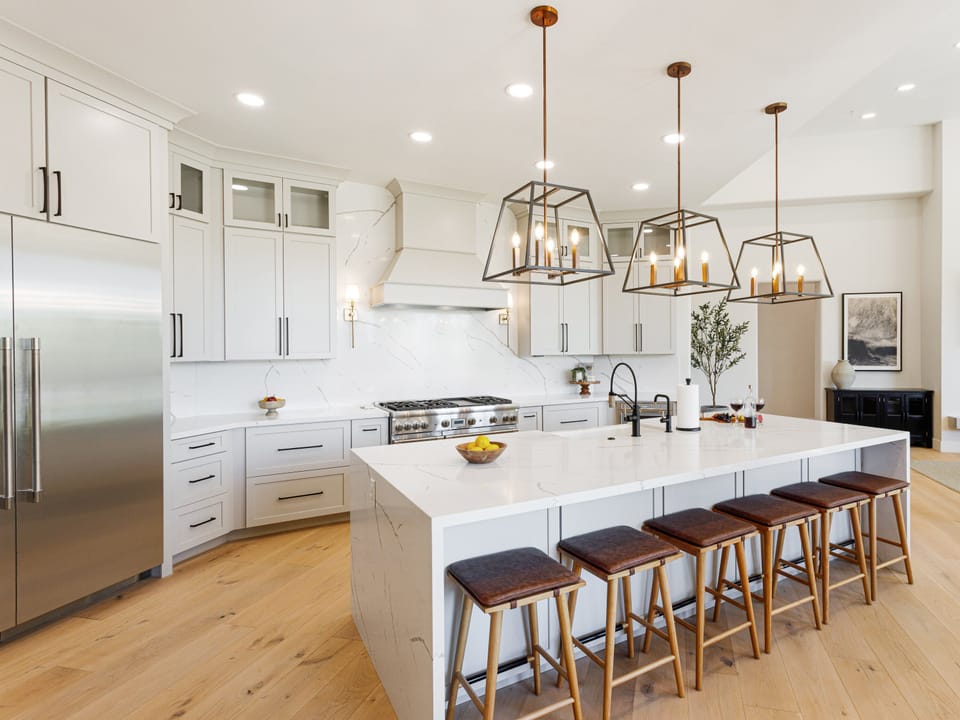 Fully equipped kitchen with stainless steel appliances, a Scotsman Ice Maker, and bar seating for 6 guests.