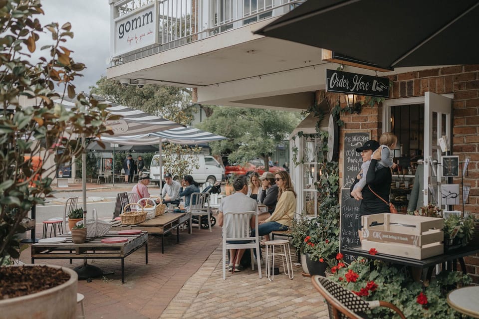 The Corner Store (Popular Café with Outdoor Seating) – 2.5 km – 5 minutes by car.
