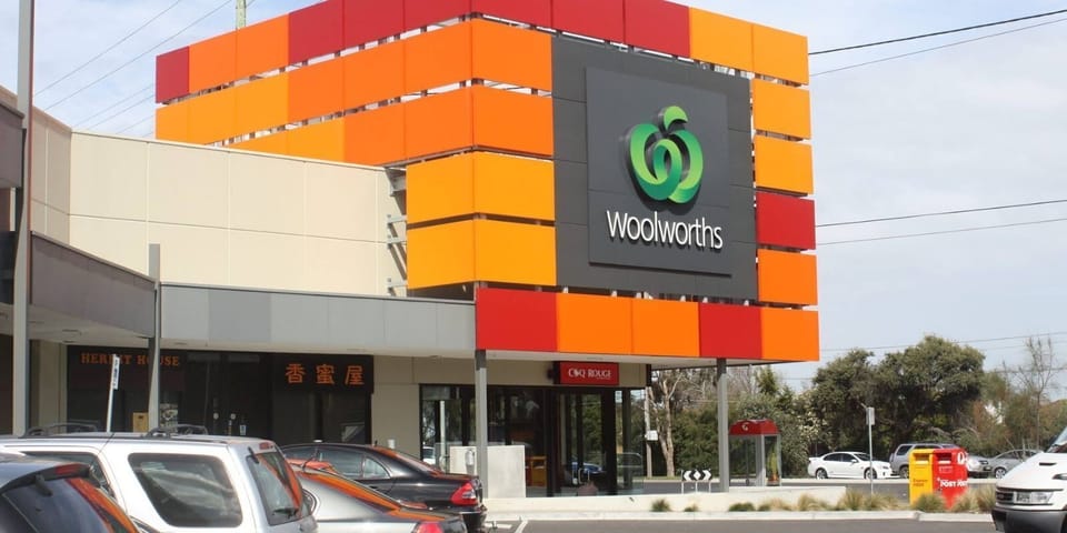 Mentone Centre (Local Shopping and Dining) – 2.4 km – 5 minutes by car.
