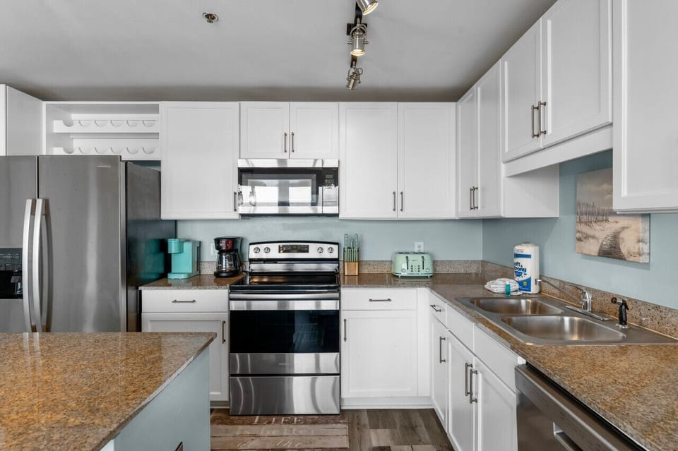 Well Equipped Kitchen! with Spectacular Ocean Views!