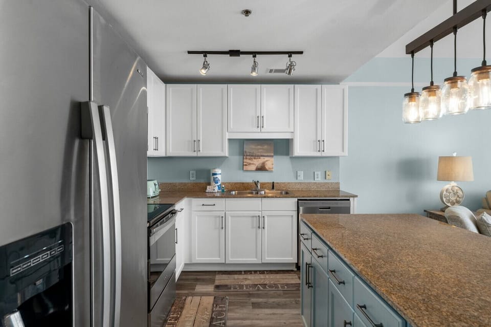 Well Equipped Kitchen! with Spectacular Ocean Views!