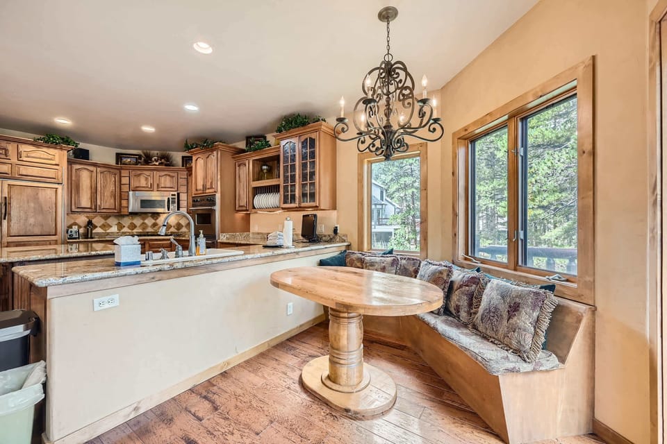 Caffeinate & visit together during mealtimes at the breakfast nook