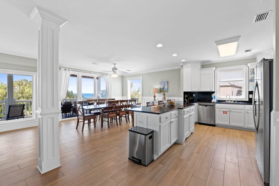 Kitchen & Dining