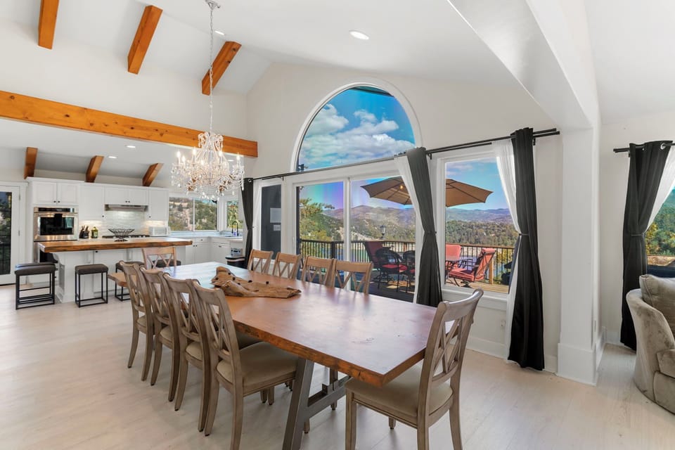 Breathtaking Lake & Mountain VIEWS, Big GAME ROOM & Jacuzzi (4)