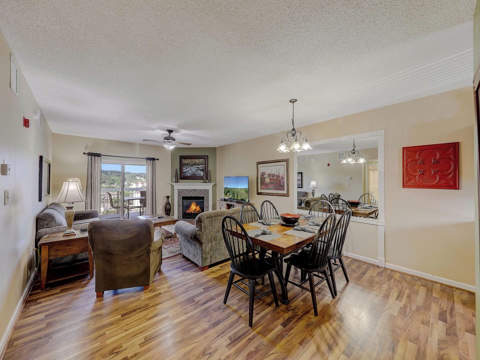 Whispering Pines 224 Three Bedroom Sleeps 8 - Spacious Living Room with Gas Fireplace, Sleeper Sofa and SMART TV with Cable & WIFI throughout vacation rental