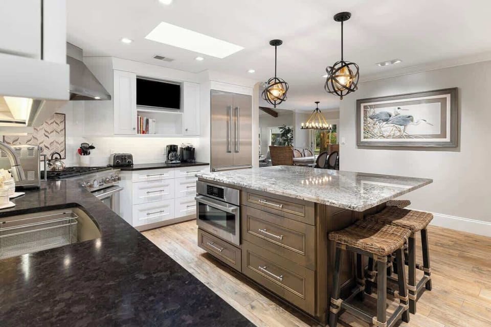 Kitchen with Island Seating for 5